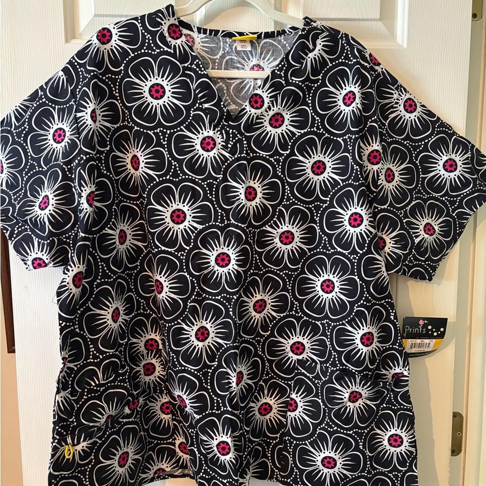 Wink Scrubs Plus Womens 3XL Floral Print Top Black Pink Daisy Nursing NWT
